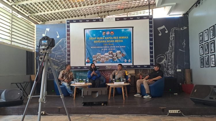 Suasana tatap muka Kapolres Mimika AKBP I Gede Putra bersama jurnalis Timika di Hotel Horison Ultima Timika