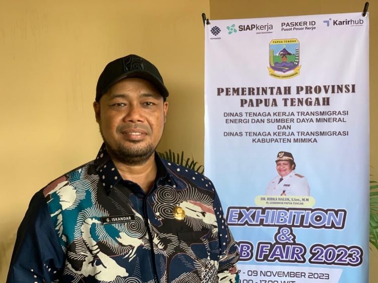 Sekretaris Dinas Tenaga Kerja Transmigrasi Energi Sumber Daya Mineral dan Dinas Tenaga Kerja Transmigrasi Provinsi Papua Tengah, Gunawan Iskandar
