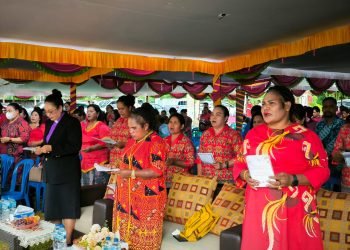 Suasana perayaan Natal TP-PKK dan GOW Mimika Tahun 2023 dihalaman Kantor Distrik Kwamki Narama, Minggu 10 Desember 2023