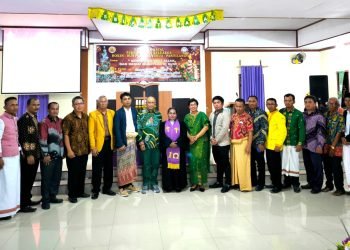 Pengurus Ikatan Keluarga Toraja dan Pengurus Kerukunan Keluarga Luwu Raya foto bersama panitia Natal PKBBR dan Pantilang Tahun 2023