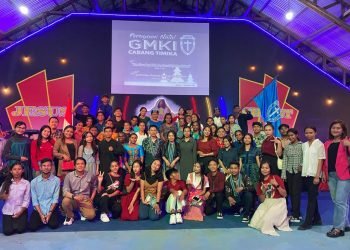 Foto bersama usai ibadah Natal bersama GMKI dan pemuda se-kabupaten Mimika
