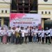 Pj. Sekda Mimika, Dr. Ida Wahyuni saat foto bersama para insan pers usai membuka kegiatan Hari Pers Nasional ke-78