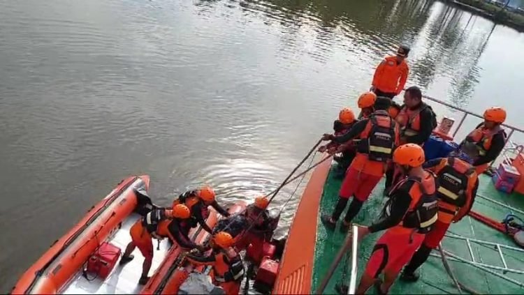 Pria Paru Baya Yang Tenggelam di Perairan Puriri Belum Ditemukan